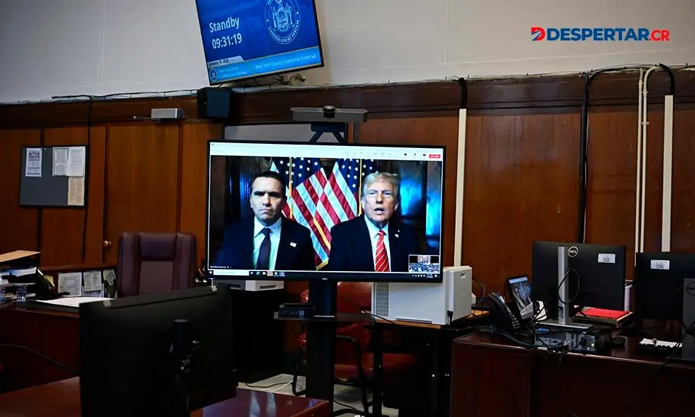 El presidente electo de Estados Unidos, Donald Trump escuch&oacute; su condena por v&iacute;a virtual. Foto: Angela Weiss / Pool / AFP.