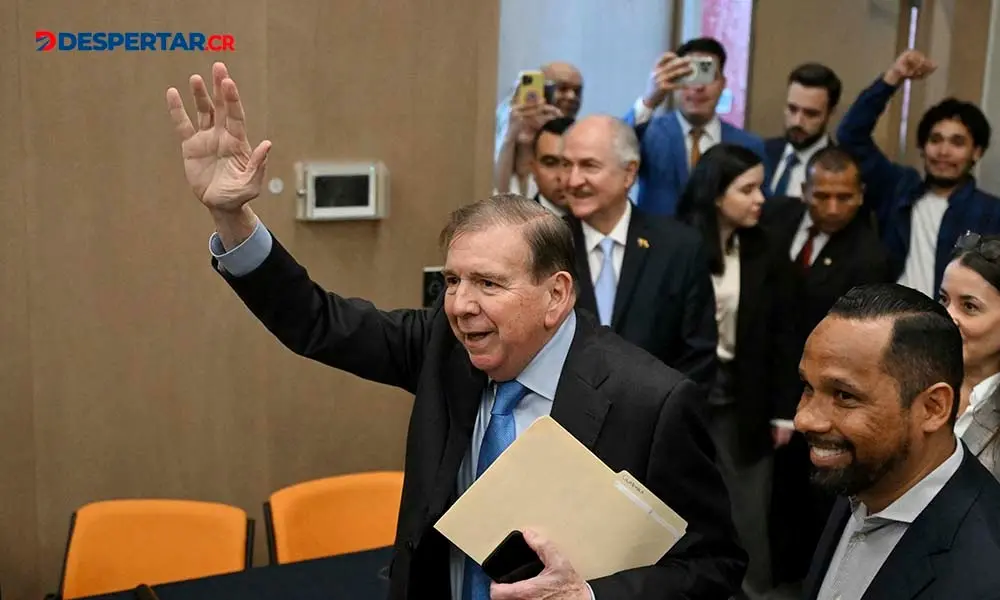 Edmundo Gonz&aacute;lez habl&oacute; ante un nutrido grupo de venezolanos exiliados en Guatemala. Foto: John Ord&oacute;&ntilde;ez / AFP.