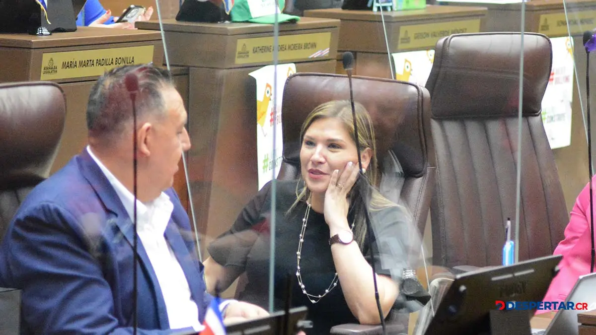 El diputado Lesly Bojorges le envi&oacute; una carta a la jefa de fracci&oacute;n Mar&iacute;a Marta Carballo anunciando su separaci&oacute;n de la fracci&oacute;n. Foto S&oacute;crates Colindres