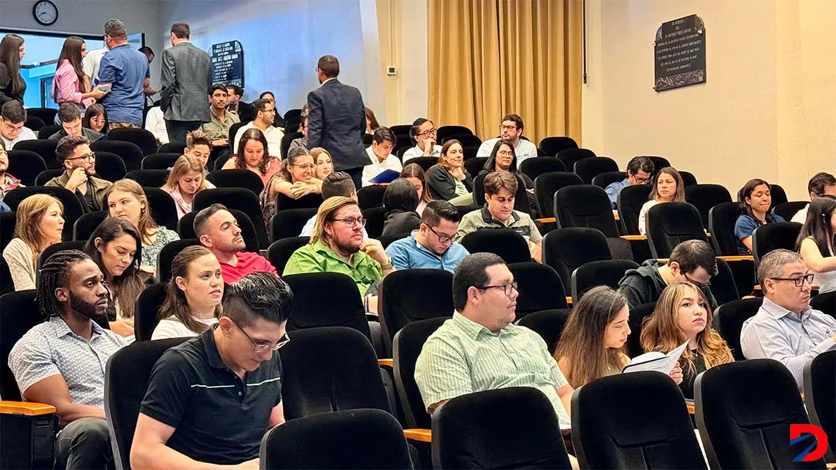 Seg&uacute;n inform&oacute; la CCSS, 137 m&eacute;dicos sacar&aacute;n sus especialidades m&eacute;dicas y que una parte de estos se comprometieron a que les env&iacute;e a zonas regionales o perif&eacute;ricas. Foto: CCSS.
