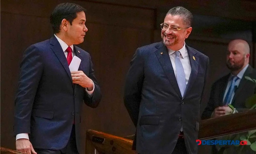 El presidente de la Rep&uacute;blica, Rodrigo Chaves recibi&oacute; en Casa Presidencial al secretario de Estado de Estados Unidos, Marco Rubio. Foto: Mark Schiefelbein / Pool / AFP.