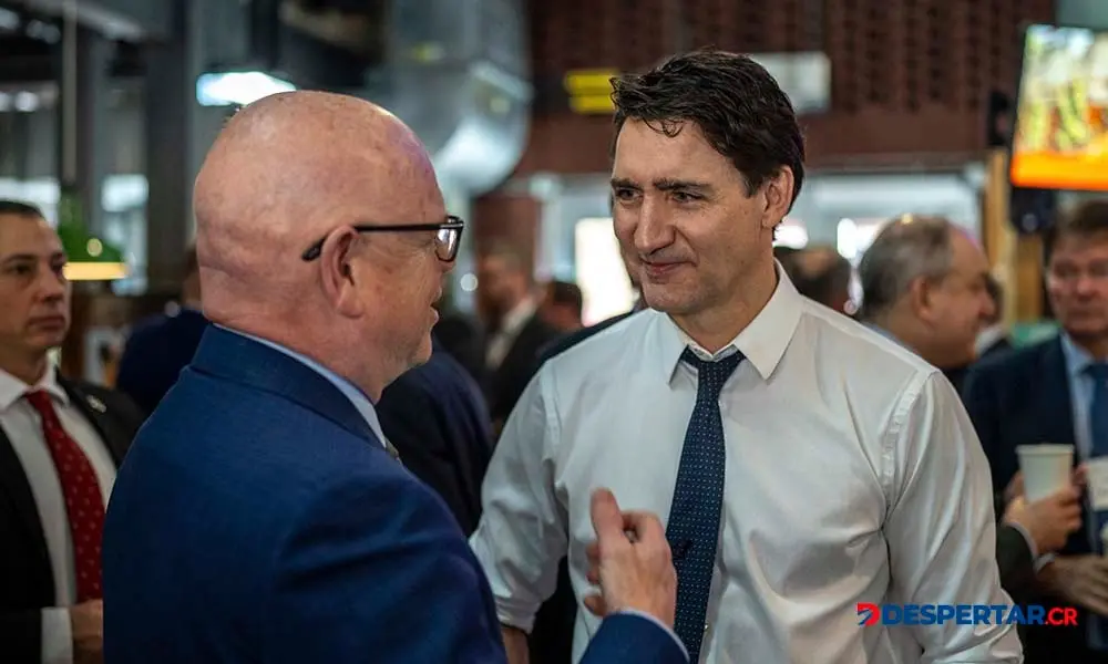 El primer ministro de Canad&aacute;, Justin Trudeau se reuni&oacute; con l&iacute;deres empresariales de su pa&iacute;s para tratar las amenazas del presidente de Estados Unidos, Donald Trump. Foto: Katherine Ky Cheng / Getty Images / AFP.