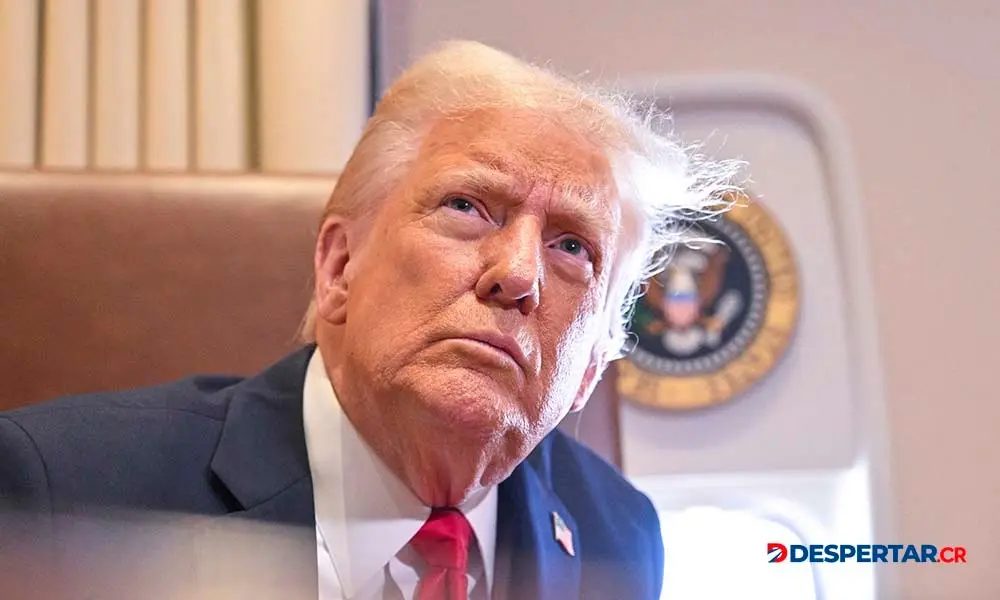 El presidente de Estados Unidos, Donald Trump mantiene una guerra abierta contra los medios de comunicaci&oacute;n que no le son afines. Foto: Roberto Schmidt /AFP.