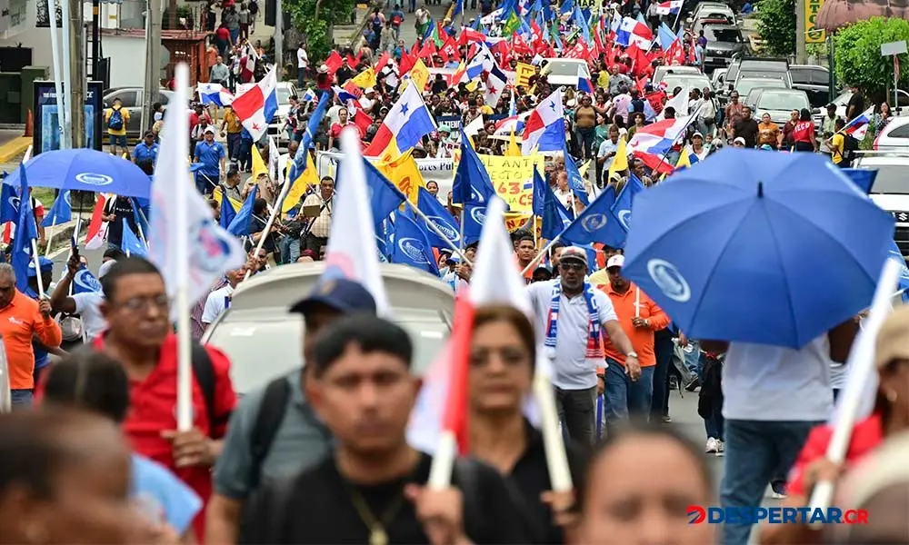 Trabajadores paname&ntilde;os salieron a las calles este jueves para protestar contra la reforma en pensiones impulsada por el Gobierno. Foto: Mart&iacute;n Bernetti / AFP.