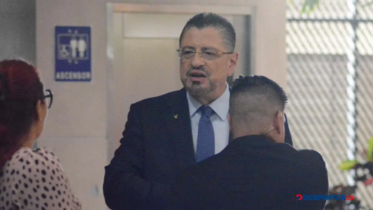 El presidente Rodrigo Chaves es investigado por beligerancia al final del a&ntilde;o pasado en sus conferencias de prensa y Cadena. Foto S&oacute;crates Colindres