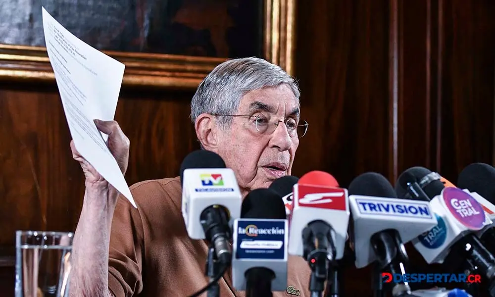 El expresidente Oscar Arias recibi&oacute; hoy la noticia de que el Gobierno de Estados Unidos cancel&oacute; su visa. Foto: Ezequiel Becerra / AFP.