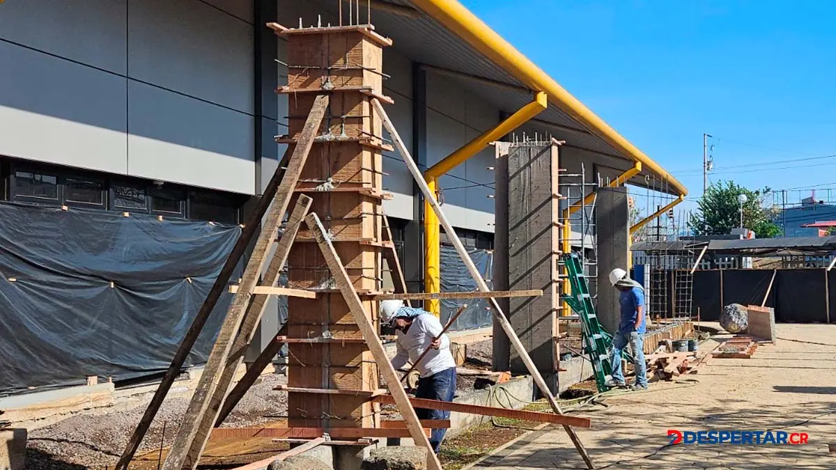 El Hospital de d&iacute;a que construye la Caja servira para atender a los pacientes de la provincia Herediana para caso que no requiren hospitalizaci&oacute;n. Foto CCSS