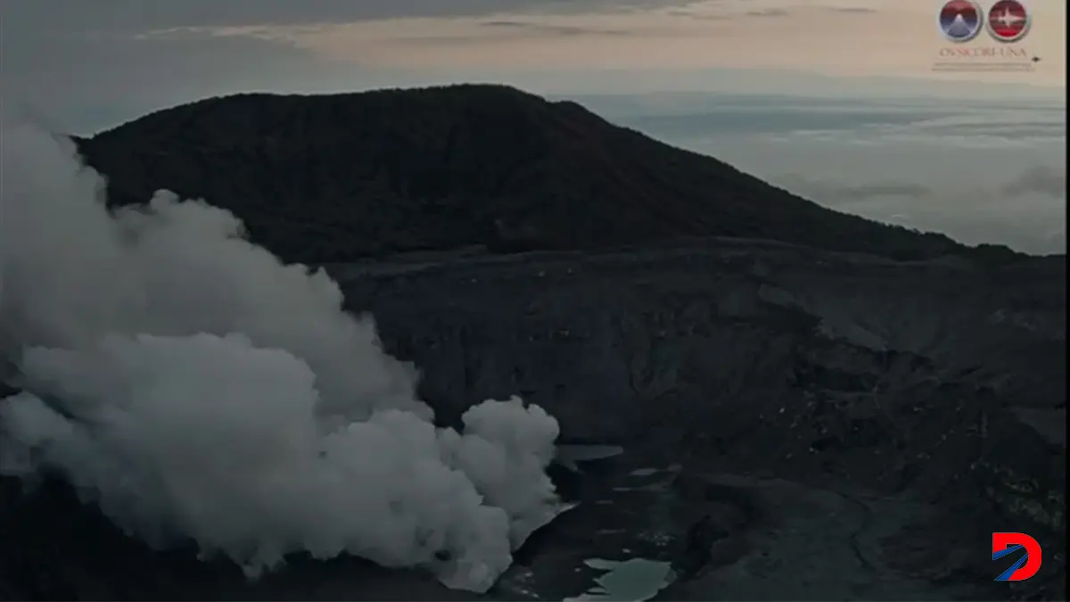 Erupci&oacute;n del Volc&aacute;n Po&aacute;s mi&eacute;rcoles 23 de abril. Imagen UNA