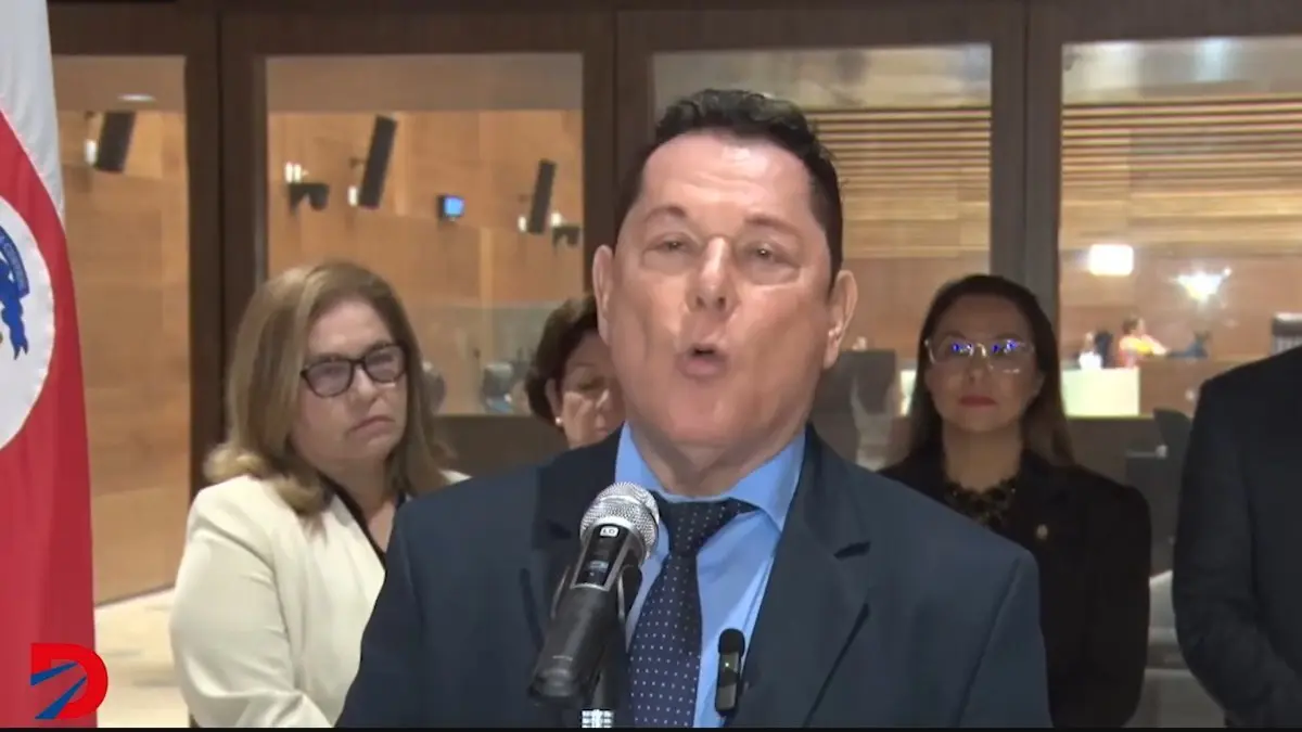 Alexander Barrantes en conferencia de prensa anunci&oacute; su renuncia a la inmunidad