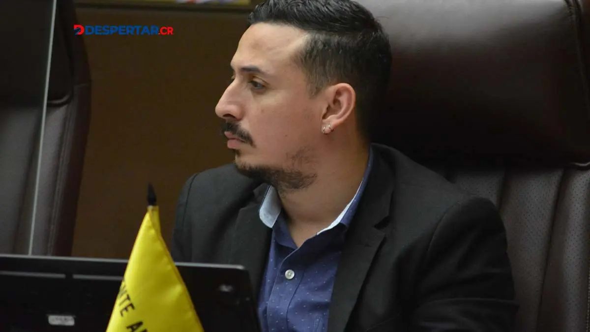 El legislador Ariel Robles hizo oficial su precandidatura por el partido Frente Amplio que tendra su Asamblea el 3 de agosto donde elegir&aacute;n a su candidato. Foto S&oacute;crates Colindres