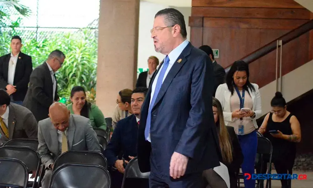 El TSE resolvi&oacute; que Rodrigo Chaves busca una ventaja ilegal en las elecciones de 2026.