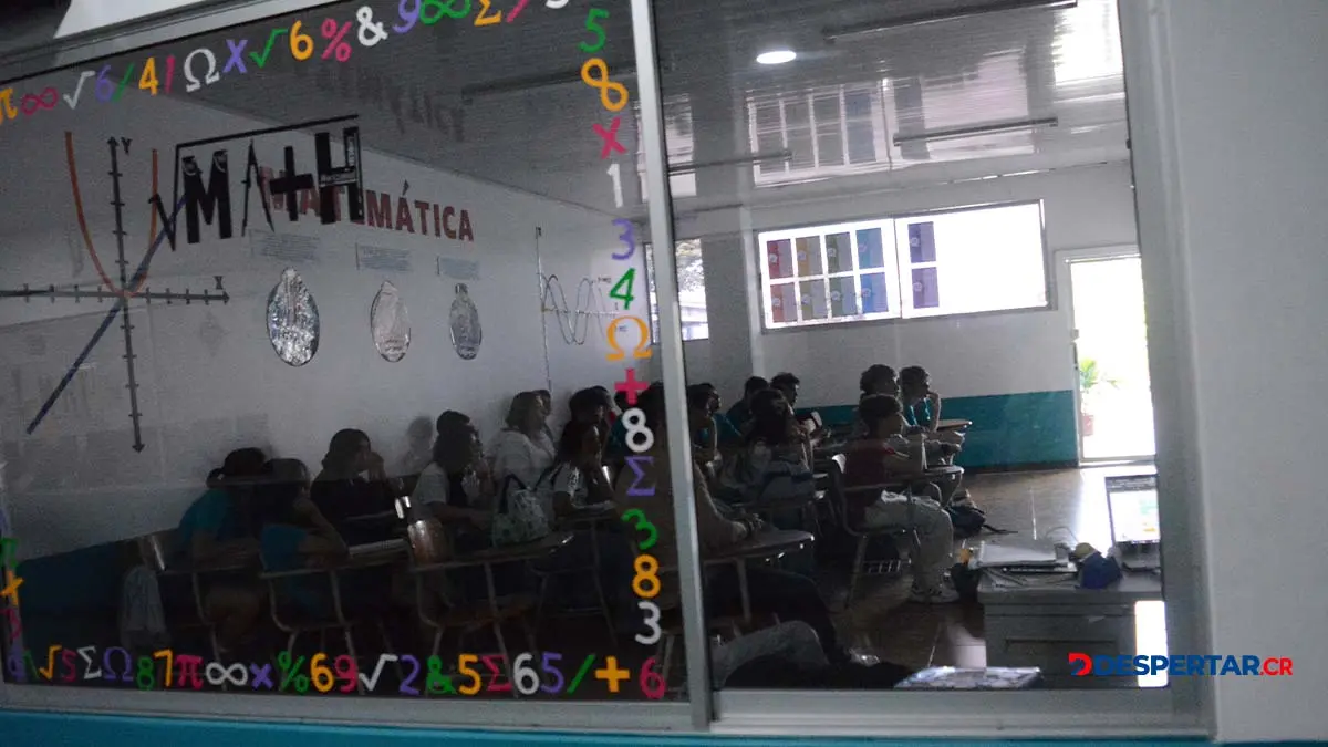 El rezago de los estudiantes de secundaria los llega al punto de tener la un nivel de tercer grado. Foto S&oacute;crates Colindres