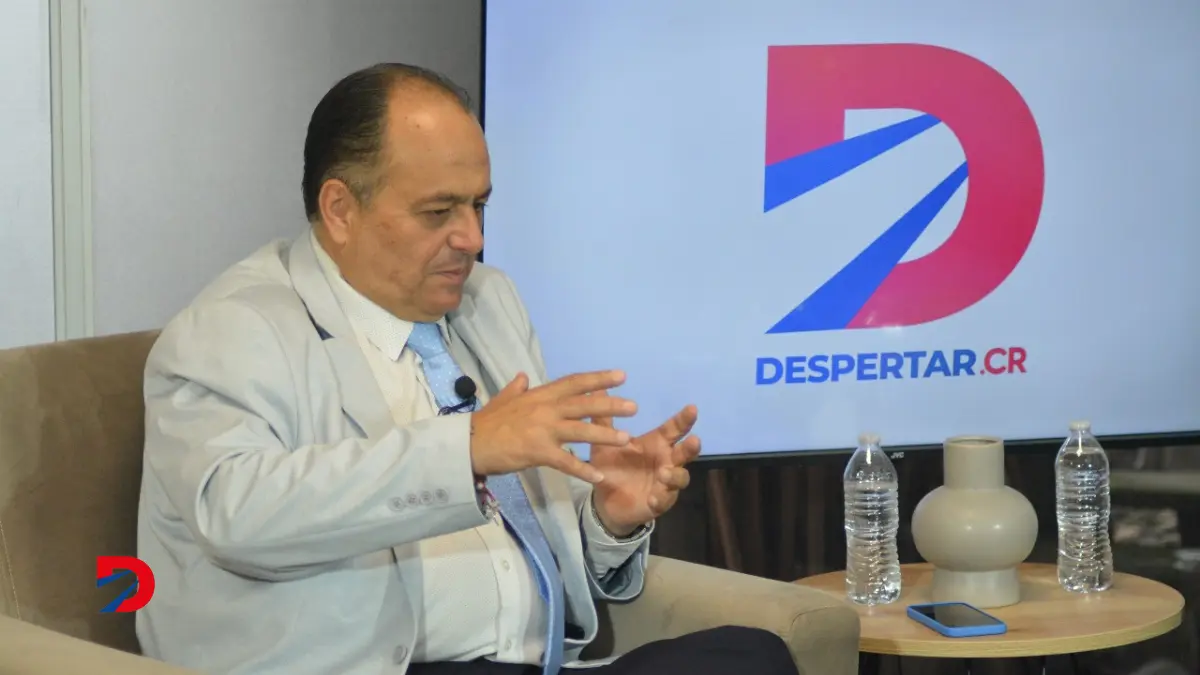 Claudio Alp&iacute;zar en entrevista con Despertar.cr