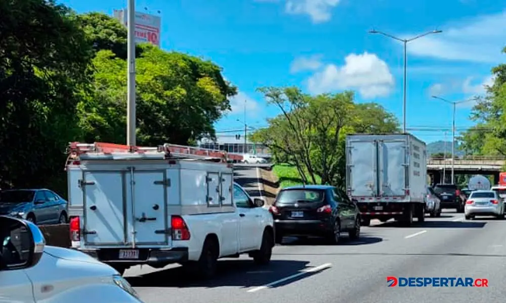 En el intercambio de la Circunvalaci&oacute;n con la Ruta 27 se genera recurrentemente un caos vial.