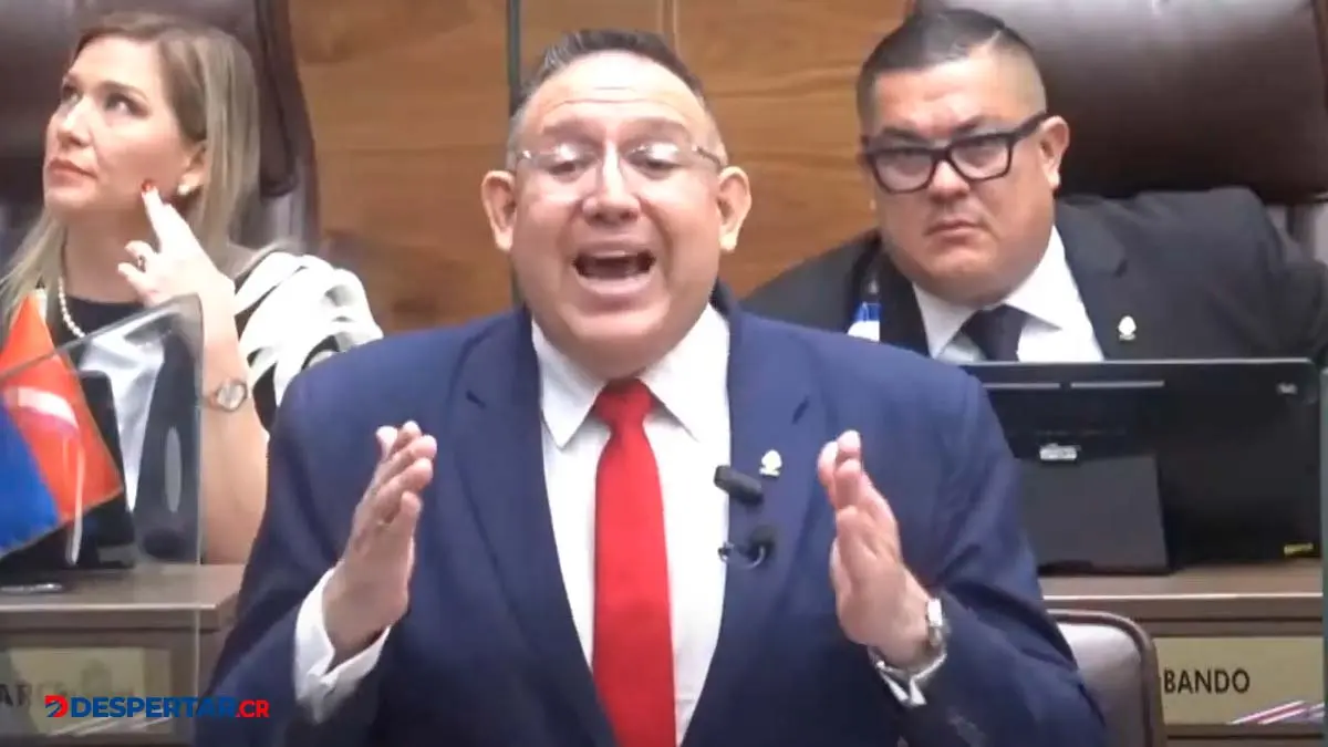 Lesly Bojorjes lanz&oacute; fuertes cr&iacute;ticas contra el candidato presidencial del PUSC, Juan Carlos Hidalgo.