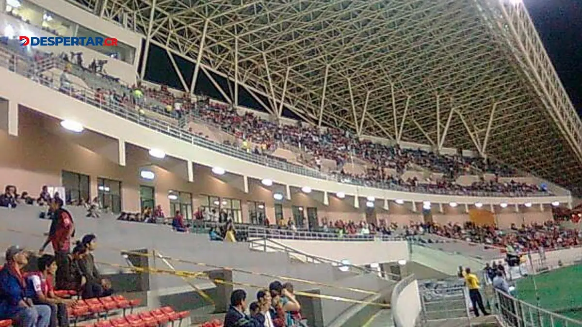 El convenio con el INS le traer&aacute; recurso al Fidecomiso del Estadio Nacional recursos para comenzar a realizar mejoras al inmueble entre la ilumiaci&oacute;n o la pista de atletismo. Foto S&oacute;crates Colindres