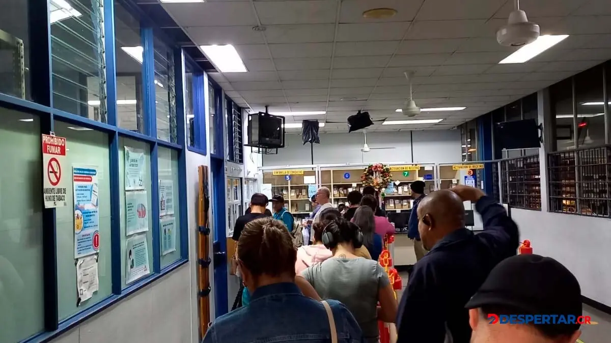 En Nueva Rep&uacute;blica se&ntilde;alan que se debe hacer una planificaci&oacute;n de los recursos humanos en salud y gesti&oacute;n de la fuerza de trabajo en
salud, que permita el abordaje de las brechas identificadas a nivel nacional, regional
y local.