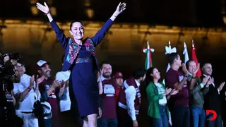 La candidata del Partido Morena, Claudia Sheinbaum, se dirigi&oacute; a sus seguidores tras conocerse los primeros resultados de las elecciones. Foto: Pedro Pardo / AFP.