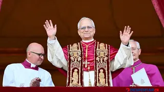 El papa Le&oacute;n XIV, en su primera aparici&oacute;n p&uacute;blica tras su elecci&oacute;n. Foto: Alberto Pizzoli / AFP.