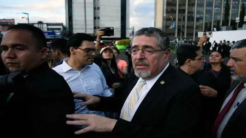 Bernardo Ar&eacute;valo (C), es el presidente electo de Guatemala. Foto: Orlando Estrada / AFP.