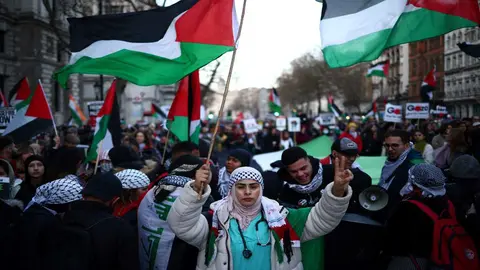 Las manifestaciones en favor de los palestinos siguen d&aacute;ndose alrededor del mundo. Foto: Henry Nicholls / AFP.