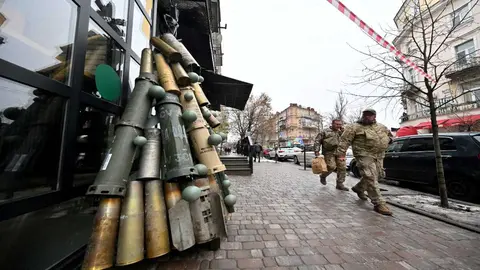En Ucrania la invasi&oacute;n rusa ha supuesto una nueva normalidad para la poblaci&oacute;n. Foto: Sergei Supinsky / AFP.