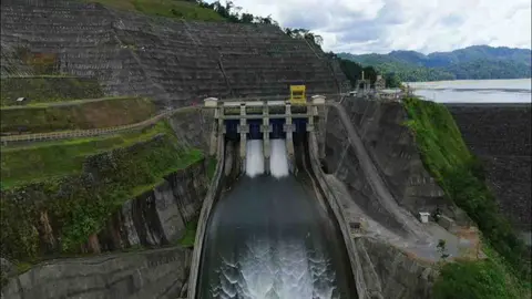 La planta hidroel&eacute;ctrica Reventaz&oacute;n sufre un par&oacute;n por  trabajos de mantenimiento del embalse.