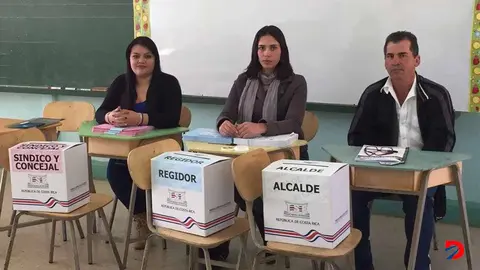 Las mesa electoral tendr&aacute;n las papeletas que costaran $2 millones de d&oacute;lares. Foto:TSE