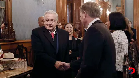El presidente de M&eacute;xico, Andr&eacute;s Manuel L&oacute;pez Obrador, a su arribo al Palacio Nacional para la reuni&oacute;n con el secretario de Estado de Estados Unidos, Antony Blinken. Foto: Rodrigo Oropeza / AFP.