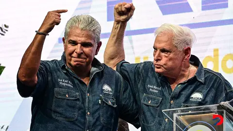 Ricardo Martinelli, expresidente de Panam&aacute; (derecha) inici&oacute; su campa&ntilde;a presidencial el s&aacute;bado pasado. A su lado, el candidato a la vicepresidencia, Jos&eacute; Ra&uacute;l Mulino. Foto: Mart&iacute;n Bernetti / AFP.