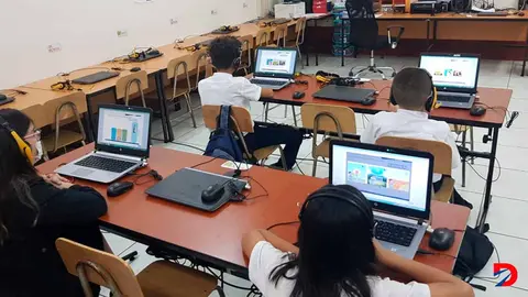 El MEP pretende comprar alrededor de 50.000 dispositivos tecnol&oacute;gicos -computadoras port&aacute;tiles y tabletas- durante el segundo semestre del 2024. Foto: UCR.