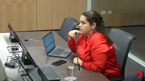 Lourdes S&aacute;urez, directora de la DIE, del MEP, enfatiz&oacute; que  no se podr&aacute; atender la totalidad de las &oacute;rdenes sanitarias  durante la presente administraci&oacute;n. Foto: Captura de pantalla.