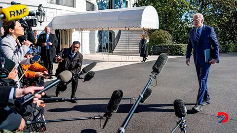El presidente de Estados Unidos, Joe Biden est&aacute; evaluando nuevas sanciones contra Rusia tras dos a&ntilde;os de la invasi&oacute;n a Ucrania y la muerte del opositor Alexei Navalny. Foto: Jim Watson / AFP.