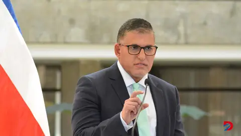 El director ejectivo del CONAVI expuso sobre el presupuesto de $220 millones para intervenir los puentes. Foto S&oacute;crates Colindres