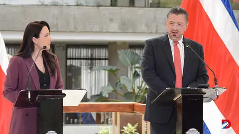 La ministra de la Presidencia, Natalia D&iacute;az y el presidente de la Rep&uacute;blica, Rodrigo Chaves, son investigados por la Fiscal&iacute;a General por el contrato de la pista de aterrizaje del Oduber.