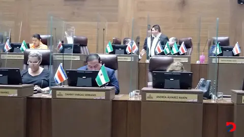 Los legisladores votaron en primera instancia el presupuesto extraordinario con el pr&eacute;stamo del BCIE. Foto S&oacute;crates Colindres