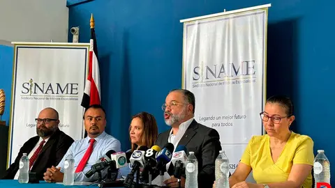 La junta directiva del SINAME descalifica la pretensi&oacute;n de la Junta Directiva de la CCSS que busca contratar a m&eacute;dicos especialistas no inscritos al Colegio de M&eacute;dicos. Foto: SINAME.