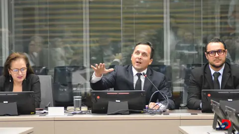 El director del LANAME argumento que la necesidad primordial del aeropuerto de Liberia es hacer la calle paralela. Foto S&oacute;crates Colindres