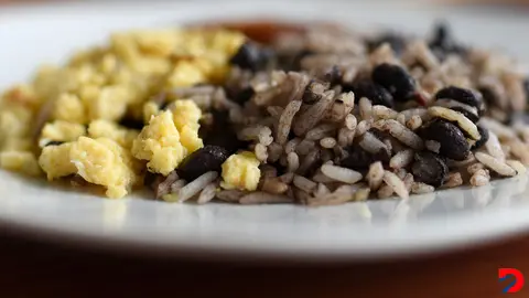 Ante el encarecimiento de los alimentos, las familias de bajos ingresos optan por sacrificar aspectos como educaci&oacute;n y salud, a fin de garantizarse la comida. Foto: UCR