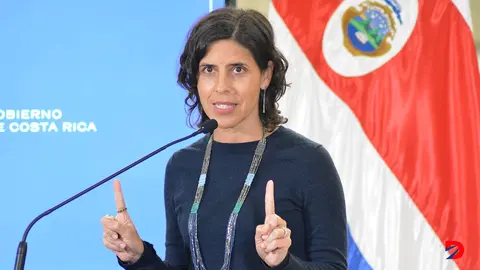 Paula Bogantes, jerarca del MICITT, sostuvo que, de inclinarse el Poder Ejecutivo por la pr&oacute;rroga a las concesionesde las frecuencias de radio y televisi&oacute;n, esta ser&iacute;a por 5 a&ntilde;os.