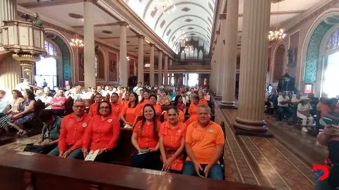 Dirigentes de diferentes organizaciones sociales tomaron parte en la misa en honor a los trabajadores en la Catedral Metropolitana. Foto: Krissia Morris.