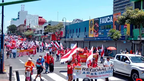 La marcha del 1&deg; se llev&oacute; a cabo de manera pac&iacute;fica pero con muchas consignas laborales. Foto: Krissia Morris Gray.