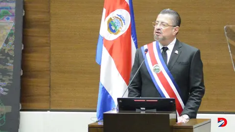 En momentos en que el Poder Ejecutivo solicit&oacute; al Congreso que autorice la realizaci&oacute;n de un refer&eacute;ndum, el mandatario dej&oacute; aflorar su deseo de que en Costa Rica se den reformas a la Constituci&oacute;n Pol&iacute;tica.