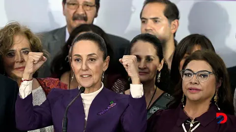 La candidata a la presidencia de M&eacute;xico por el partido Morena, Claudia Sheinbaum, gesticula una vez finalizado el &uacute;ltimo debate presidencial. Foto: Alfredo Estrella / AFP.