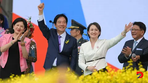 El presidente de Taiwan, Lai Ching-te (centro), instantes despu&eacute;s de su discurso de toma de posesi&oacute;n. Foto: Sam Yeh / AFP.