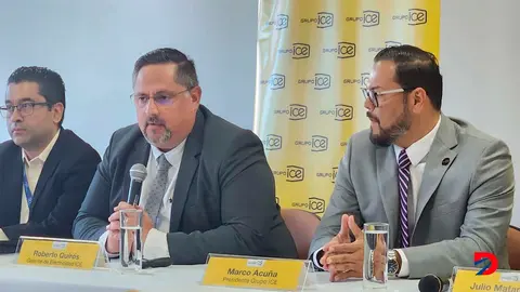 Roberto Quir&oacute;s (centro) ya no ser&aacute; gerente de Electricidad del ICE, por decisi&oacute;n de Marco Acu&ntilde;a (derecha) presidente ejecutivo.