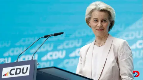 La presidenta de la Comisi&oacute;n Europea, &Uacute;rsula von der Leyen, durante una conferencia de prensa en Berl&iacute;n. Foto: Odd Andersen / AFP.