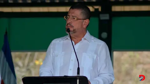 El presidente Rodrigo Chaves durante su gira a San Carlos expuso que hay que cambiar el chip. Foto S&oacute;crates Colindres