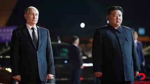 El presidente ruso, Vladimir Putin, y el l&iacute;der norcoreano, Kim Jong Un, en el aeropuerto de Pyongyang. Foto: Gavriil Grigorov / Pool / AFP.