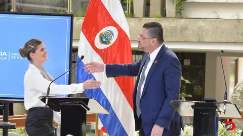 El presidente de la Rep&uacute;blica, Rodrigo Chaves ret&oacute; a la contralora Marta Acosta a un debate p&uacute;blico con Laura Fern&aacute;ndez, ministra del Planificaci&oacute;n. Foto S&oacute;crates Colindres